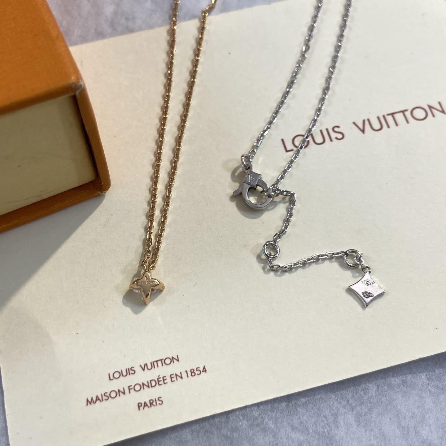 Louis Vuitton Diamond Star Necklace-LX1256